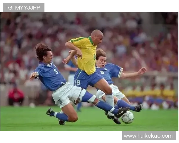 聚焦足球巨星巅峰时刻再现震撼世界的成名射门故事